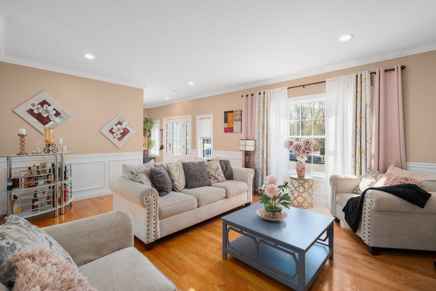 14-Dover-Ave-Lincoln-RI-Living-Room-003-Photo-by-Alexander-Parmenidez-Coldwell-Banker-Realty
