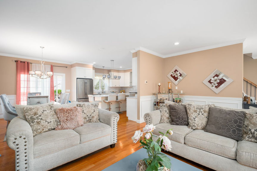 14-Dover-Ave-Lincoln-RI-Living-Room-004-Photo-by-Alexander-Parmenidez-Coldwell-Banker-Realty