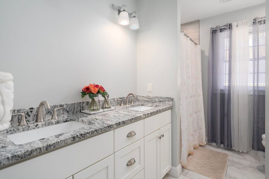 14-Dover-Ave-Lincoln-RI-Primary-Bathroom-019-Photo-by-Alexander-Parmenidez-Coldwell-Banker-Realty
