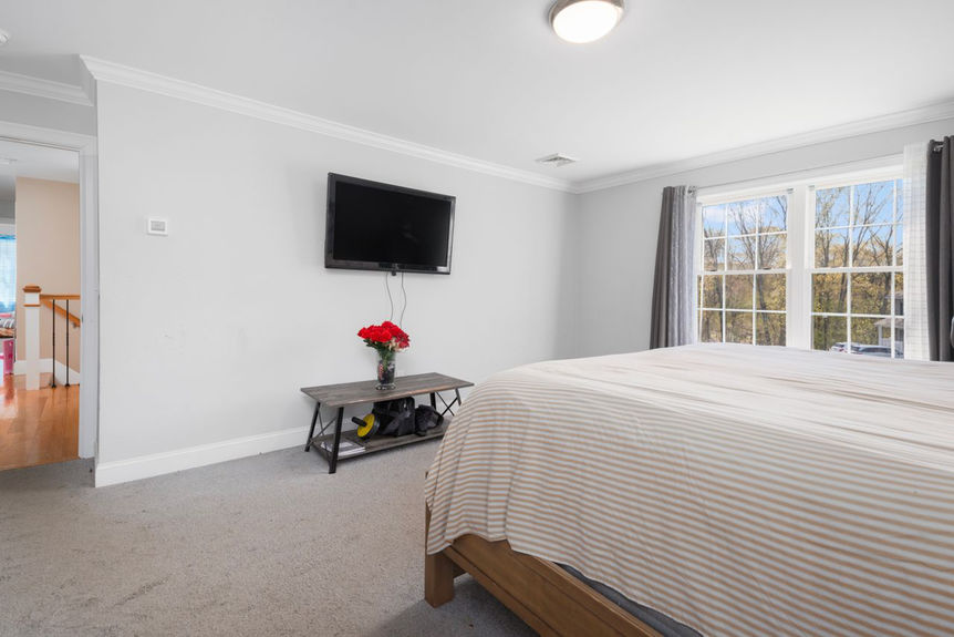 14-Dover-Ave-Lincoln-RI-Primary-Bedroom-016-Photo-by-Alexander-Parmenidez-Coldwell-Banker-Realty