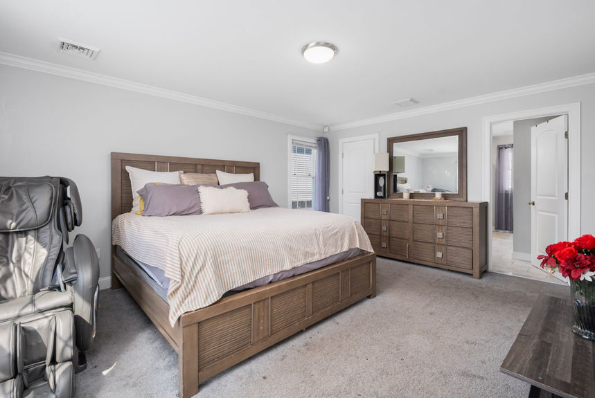 14-Dover-Ave-Lincoln-RI-Primary-Bedroom-017-Photo-by-Alexander-Parmenidez-Coldwell-Banker-Realty