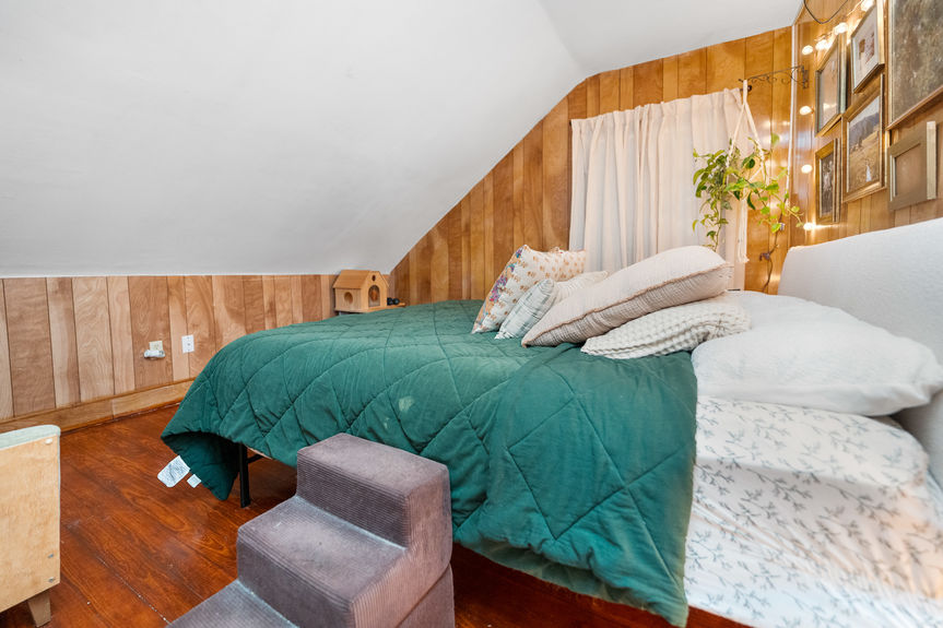 518-Lonsdale-Ave-Pawtucket-RI-Bedroom-2-007-Photo-by-Alexander-Parmenidez-Coldwell-Banker-Realty