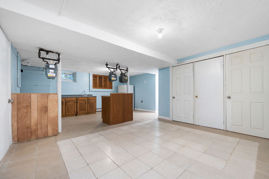 518-Lonsdale-Ave-Pawtucket-RI-Kitchen-020-Photo-by-Alexander-Parmenidez-Coldwell-Banker-Realty
