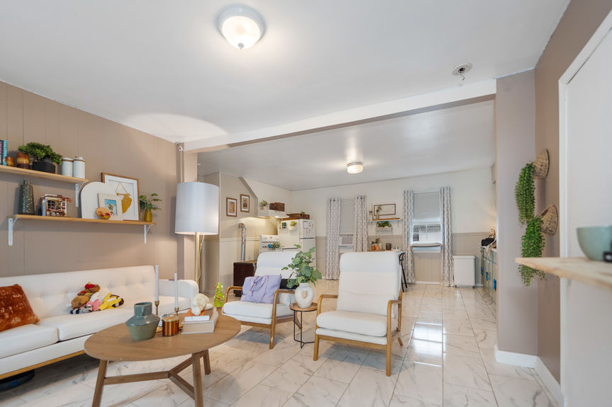 518-Lonsdale-Ave-Pawtucket-RI-Living-Room-003-Photo-by-Alexander-Parmenidez-Coldwell-Banker-Realty