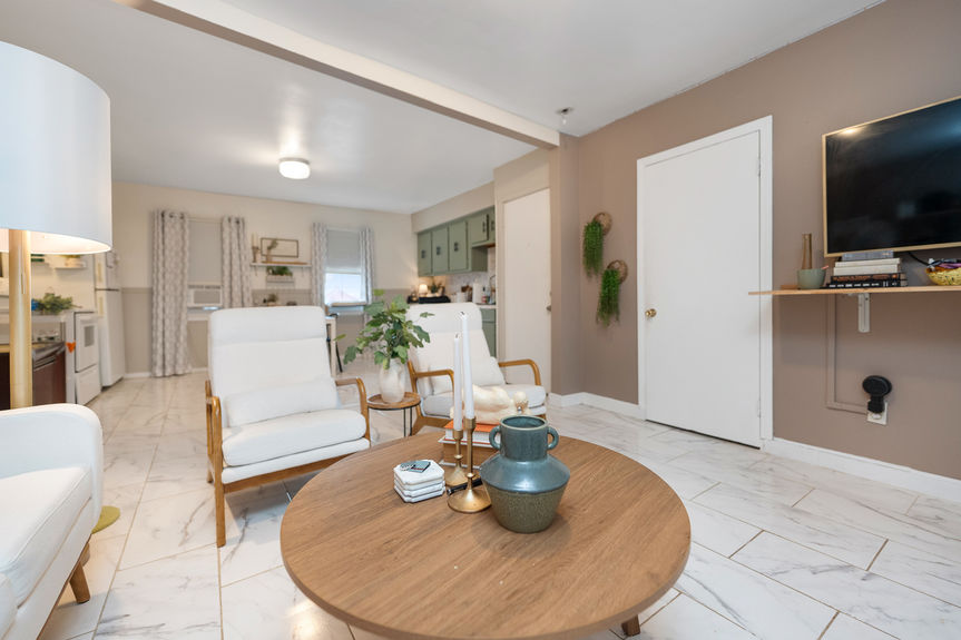 518-Lonsdale-Ave-Pawtucket-RI-Living-Room-008-Photo-by-Alexander-Parmenidez-Coldwell-Banker-Realty