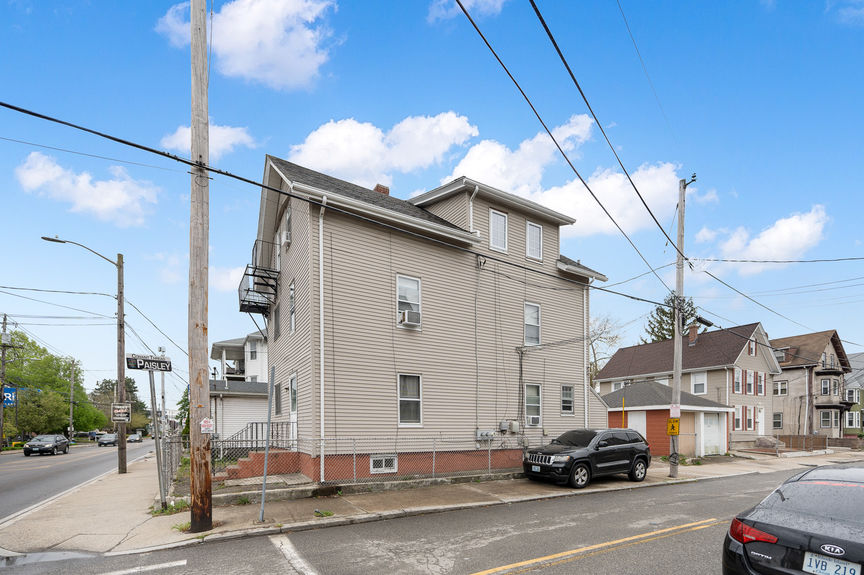 518-Lonsdale-Ave-Pawtucket-RI-Side-Exterior-025-Photo-by-Alexander-Parmenidez-Coldwell-Banker-Realty