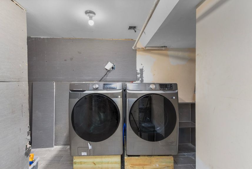 53-Carolina-Ave-Providence-RI-Laundry-Room-023-Photo-by-Alexander-Parmenidez-Coldwell-Banker-Realty