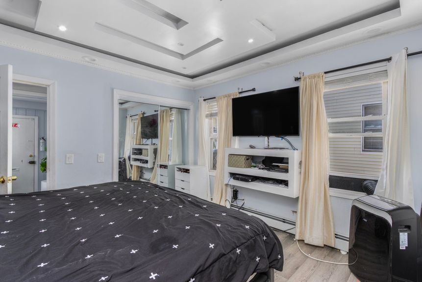 53-Carolina-Ave-Providence-RI-Primary-Bedroom-008-Photo-by-Alexander-Parmenidez-Coldwell-Banker-Realty