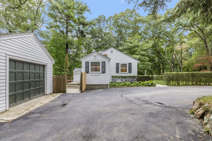 Garage at 15 Williams Rd, Smithfield RI, listed by Alexander Parmenidez, Coldwell Banker Realty.