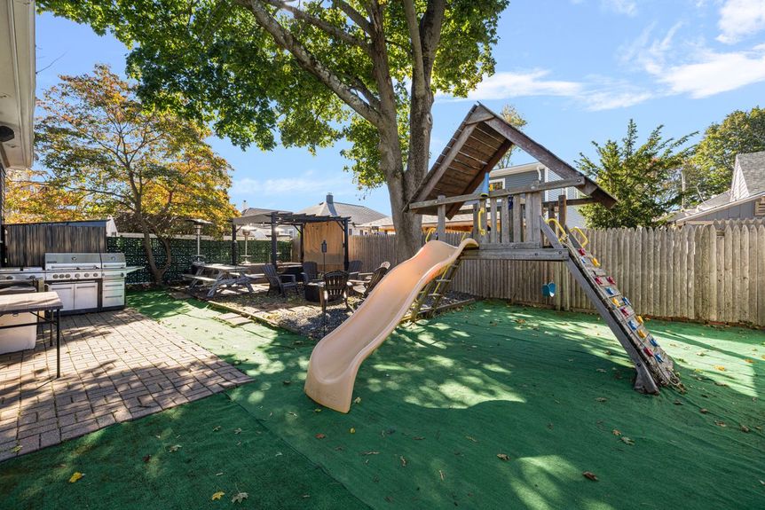 Backyard at 122 Oriole Avenue, listed by Alexander Parmenidez, Coldwell Banker Realty.
