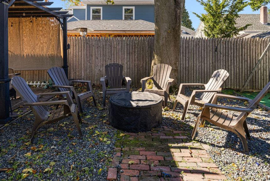 Backyard at 122 Oriole Avenue, listed by Alexander Parmenidez, Coldwell Banker Realty.