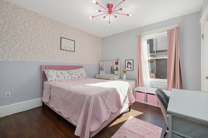 Bedroom 2 at 122 Oriole Avenue, listed by Alexander Parmenidez, Coldwell Banker Realty.