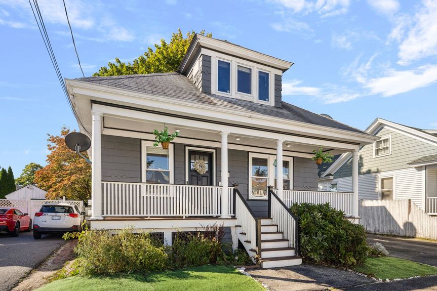 Front Exterior at 122 Oriole Avenue, listed by Alexander Parmenidez, Coldwell Banker Realty.