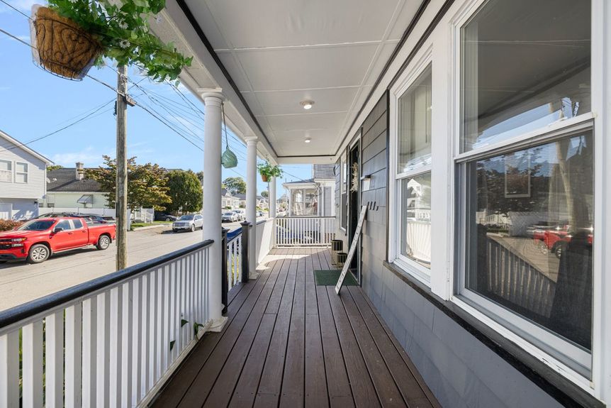 Front Exterior at 122 Oriole Avenue, listed by Alexander Parmenidez, Coldwell Banker Realty.