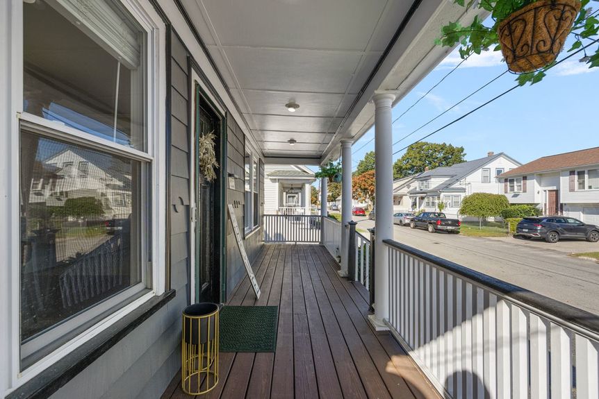 Front Exterior at 122 Oriole Avenue, listed by Alexander Parmenidez, Coldwell Banker Realty.