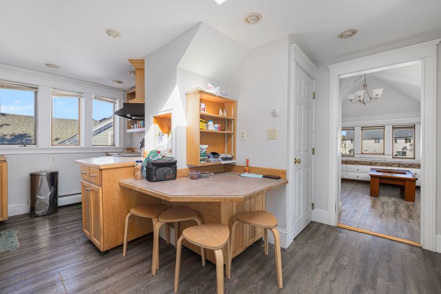 Kitchen at 122 Oriole Avenue, listed by Alexander Parmenidez, Coldwell Banker Realty.