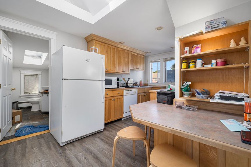Kitchen at 122 Oriole Avenue, listed by Alexander Parmenidez, Coldwell Banker Realty.
