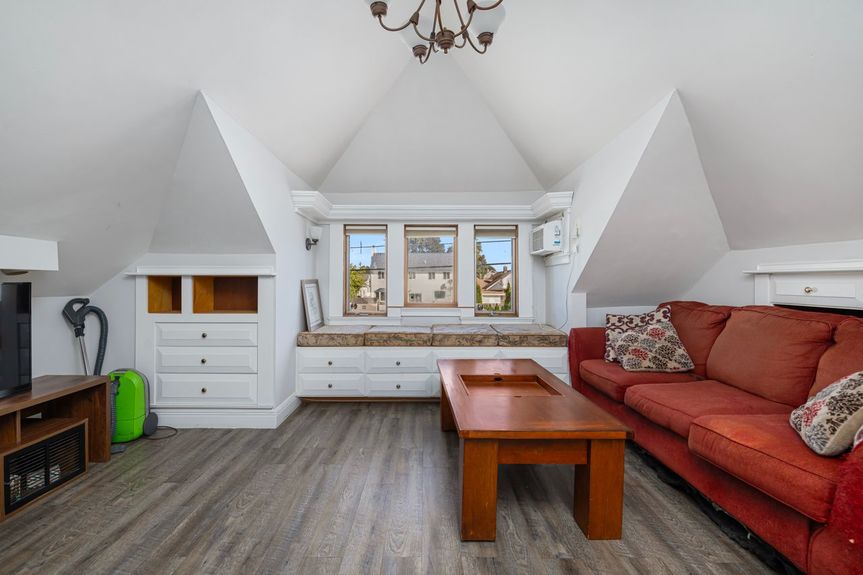 Living Room at 122 Oriole Avenue, listed by Alexander Parmenidez, Coldwell Banker Realty.