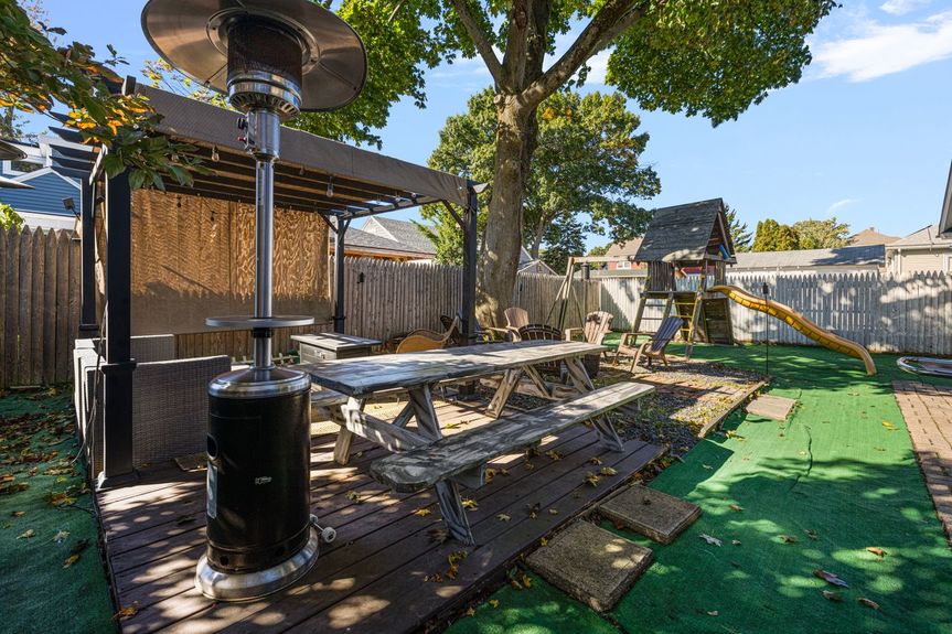 Patio at 122 Oriole Avenue, listed by Alexander Parmenidez, Coldwell Banker Realty.