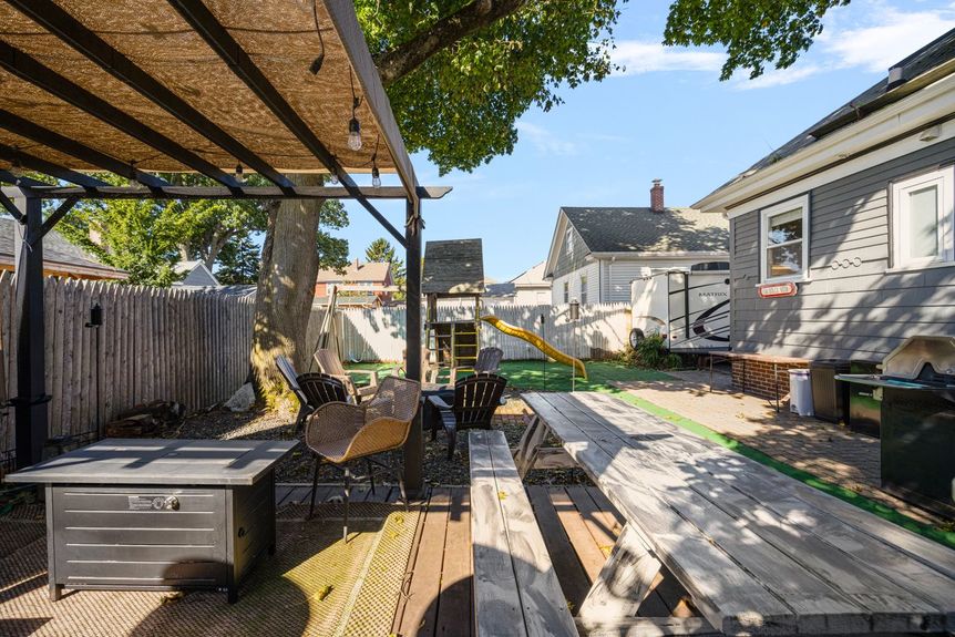 Patio at 122 Oriole Avenue, listed by Alexander Parmenidez, Coldwell Banker Realty.