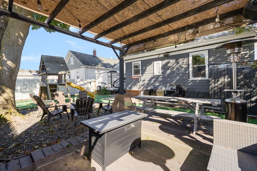 Patio at 122 Oriole Avenue, listed by Alexander Parmenidez, Coldwell Banker Realty.
