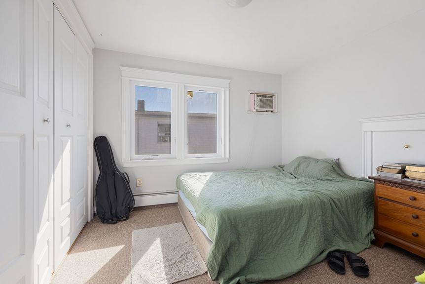 Primary Bedroom at 122 Oriole Avenue, listed by Alexander Parmenidez, Coldwell Banker Realty.