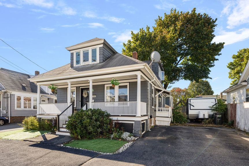 Side Exterior at 122 Oriole Avenue, listed by Alexander Parmenidez, Coldwell Banker Realty.
