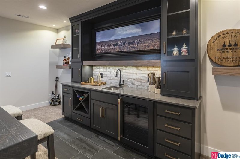 Finished_basement_kitchenette_with-dark-cabinets-and-bar
