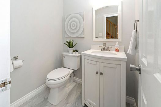 1002 Dalewood Drive Gallery Image 17