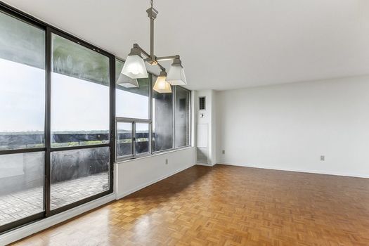 11 Wincott Drive Gallery Image 5