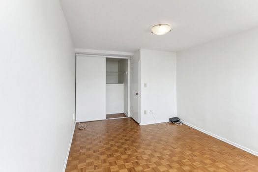 11 Wincott Drive Gallery Image 8