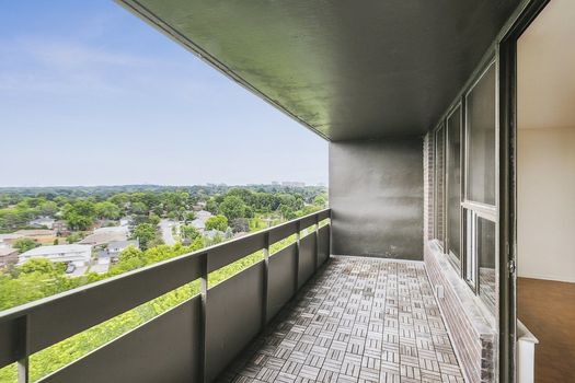 11 Wincott Drive Gallery Image 9