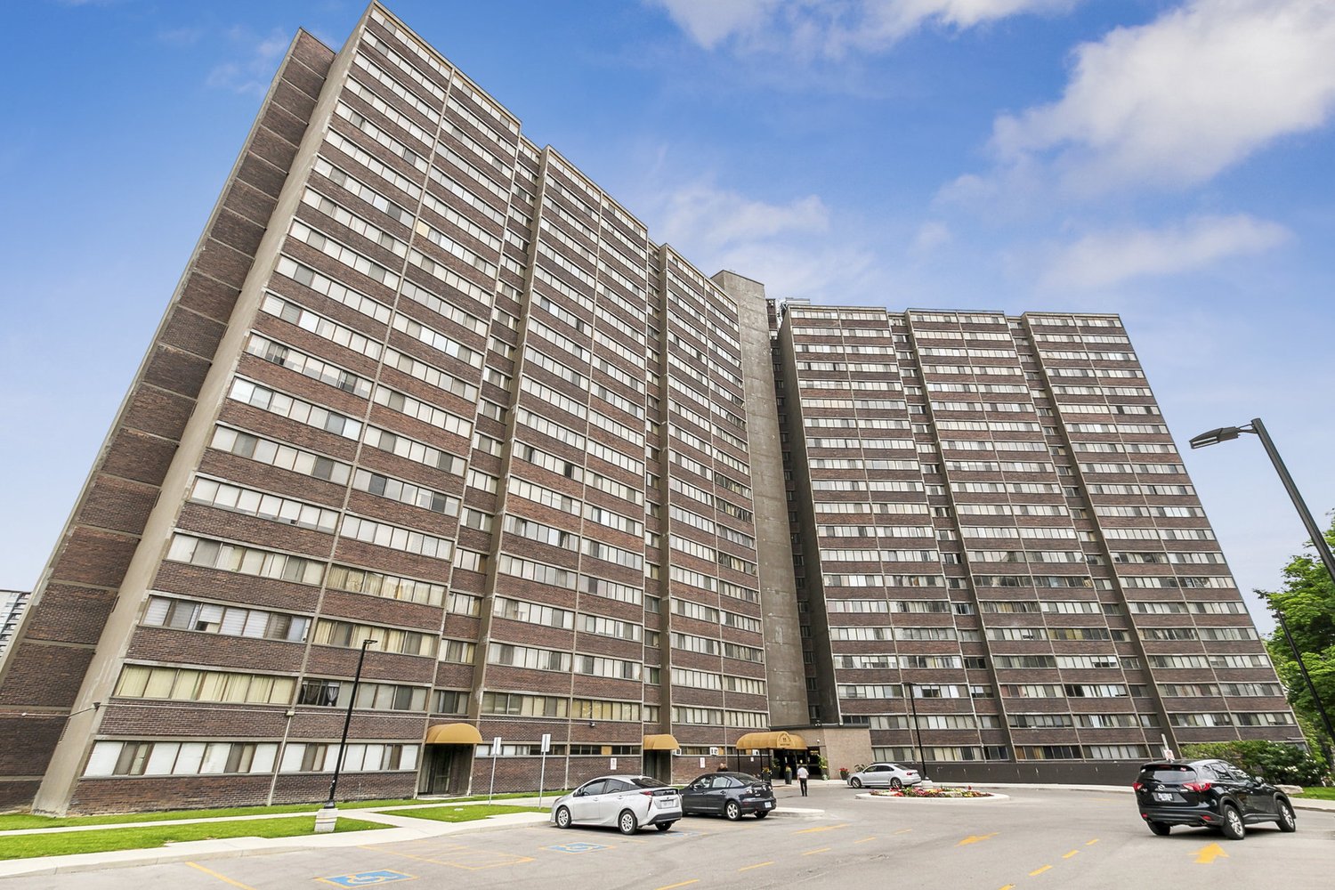 11 Wincott Drive Main Image