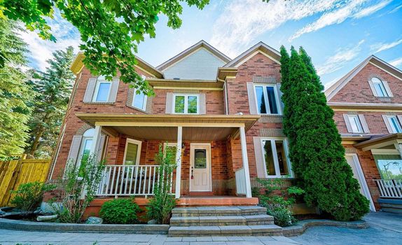 124 Hollandview Trail Gallery Image 1