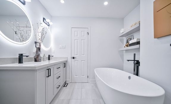 124 Hollandview Trail Gallery Image 15