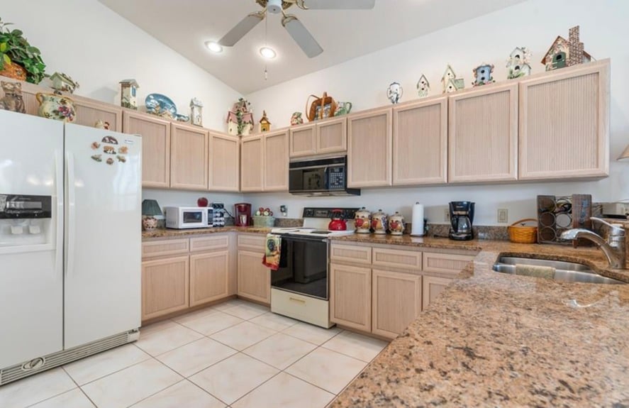 4585 N Jademoor Dr Listing Photo #3