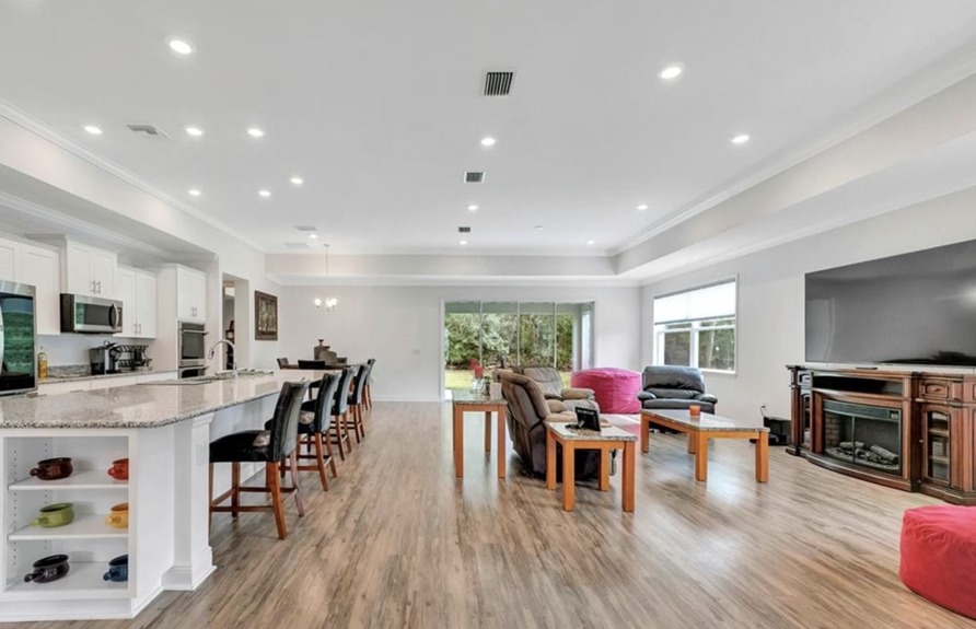 69 Grass St Listing Photo #2