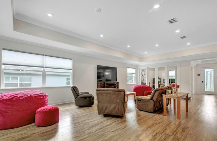 69 Grass St Listing Photo #4