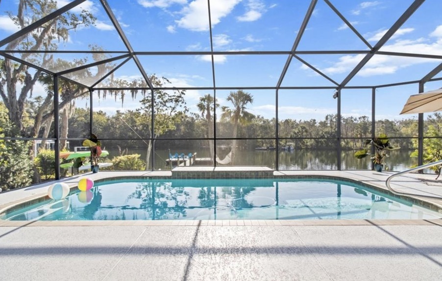 1055 N Crescent Dr Listing Photo #10