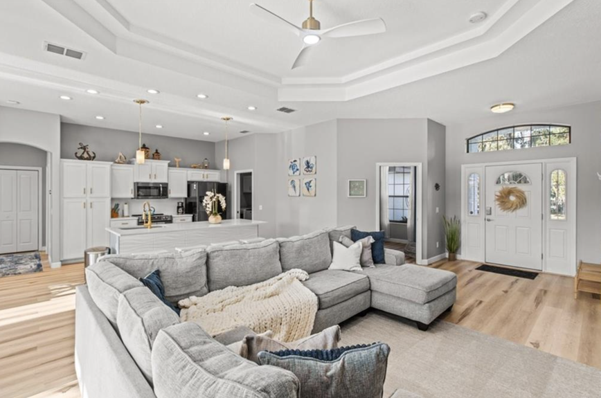 1055 N Crescent Dr Listing Photo #5