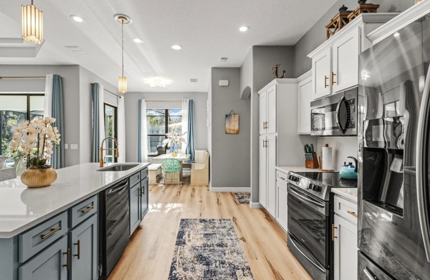 1055 N Crescent Dr Listing Photo #8