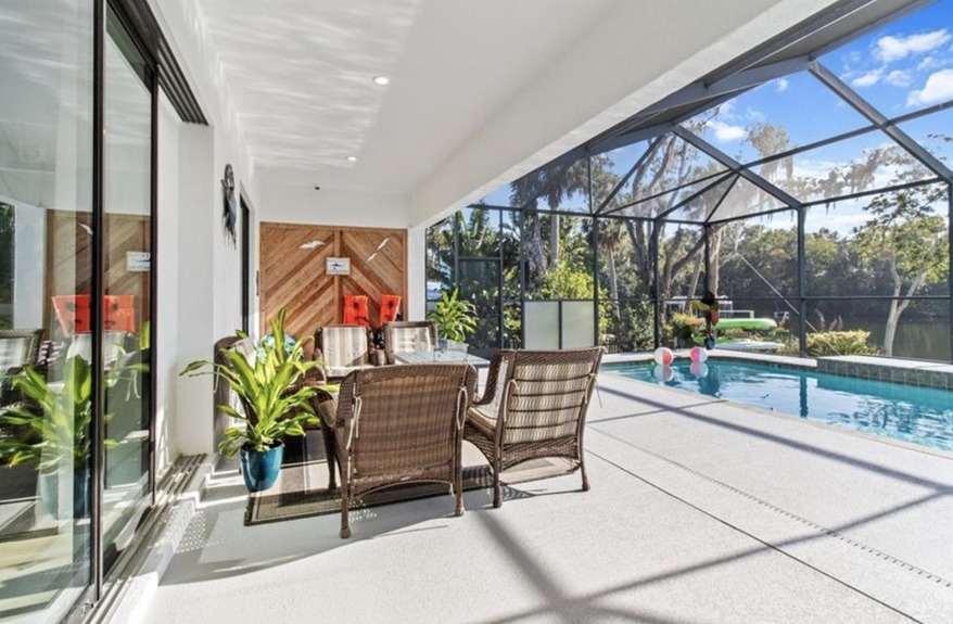 1055 N Crescent Dr Listing Photo #9