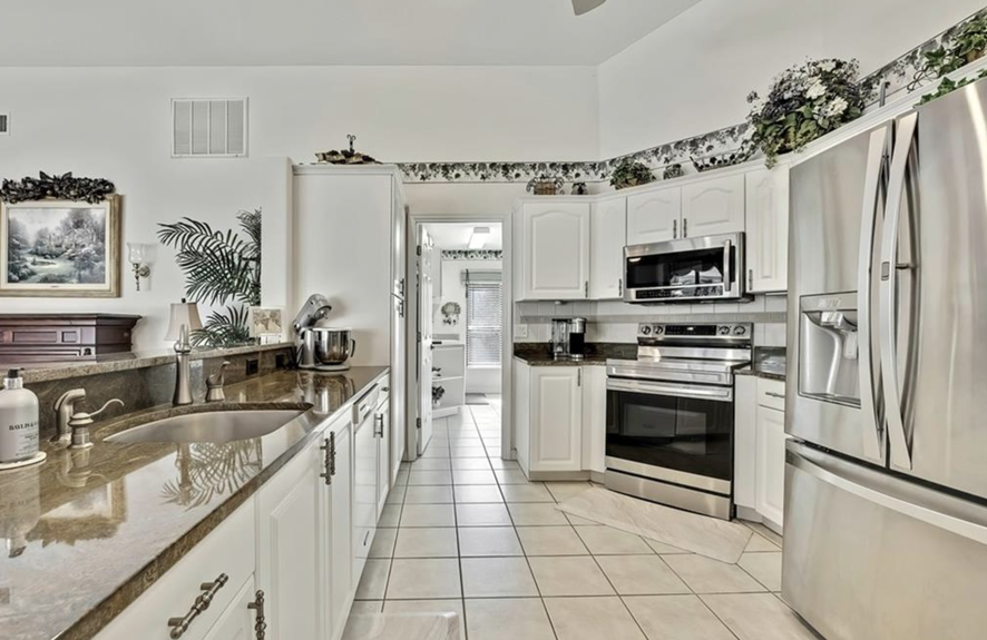 16 Geranium Ct Listing Photo #3