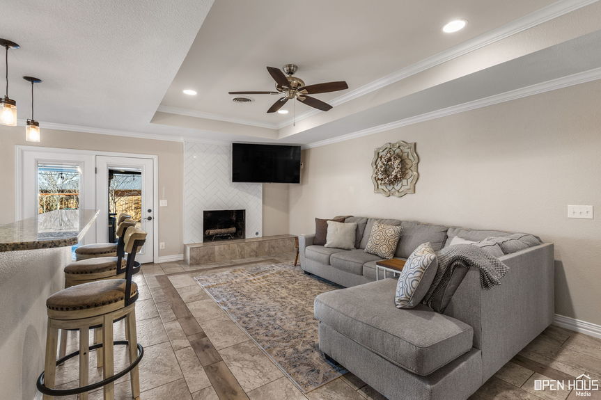 7-web-or-mls-3503-regina-cir
