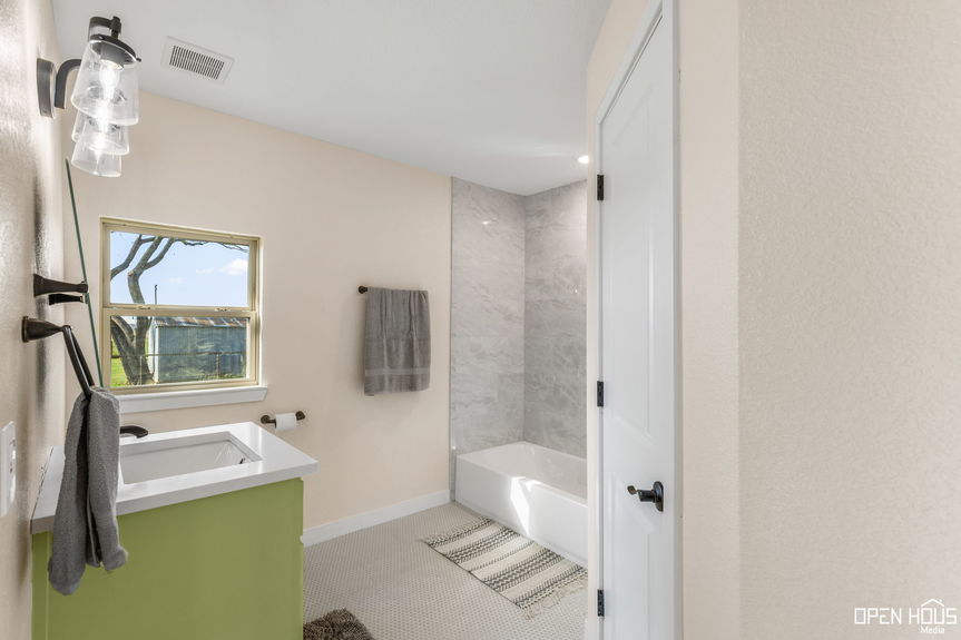 17-web-or-mls-1101-w-mesquite-st