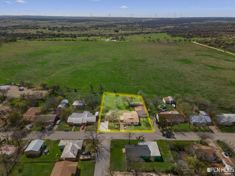 32-web-or-mls-1101-w-mesquite-st