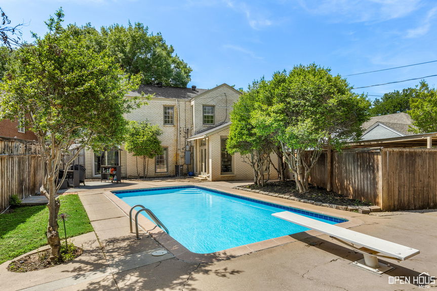 29-web-or-mls-1670-victory-ave