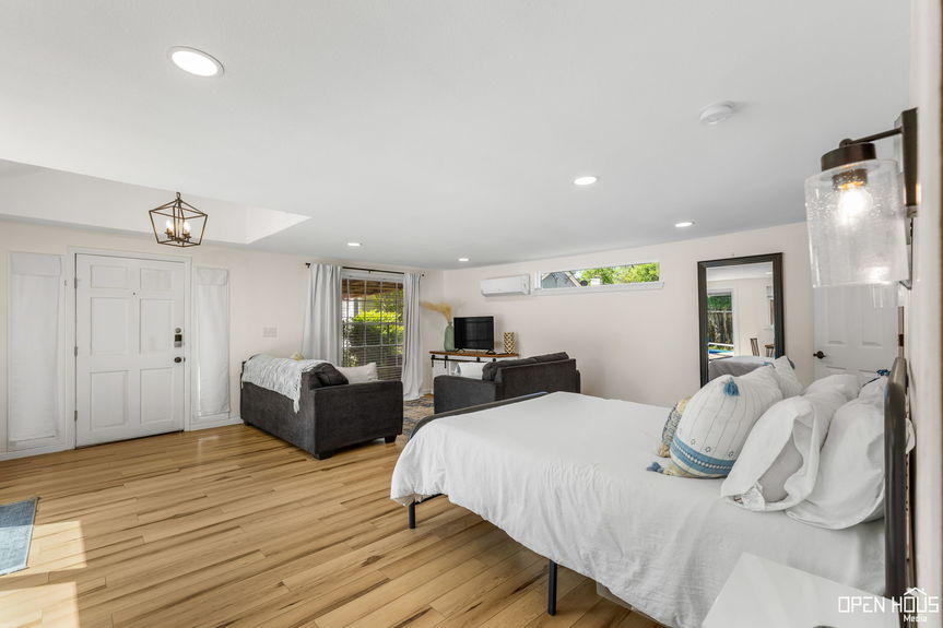 32-web-or-mls-1670-victory-ave