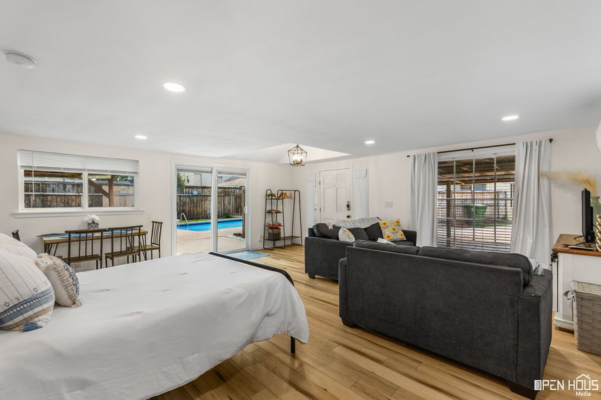 33-web-or-mls-1670-victory-ave