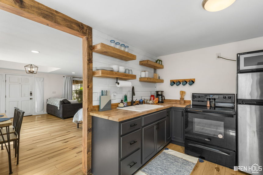 37-web-or-mls-1670-victory-ave